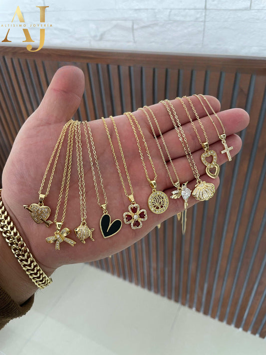 10 Cadenas + Dijes Surtidos